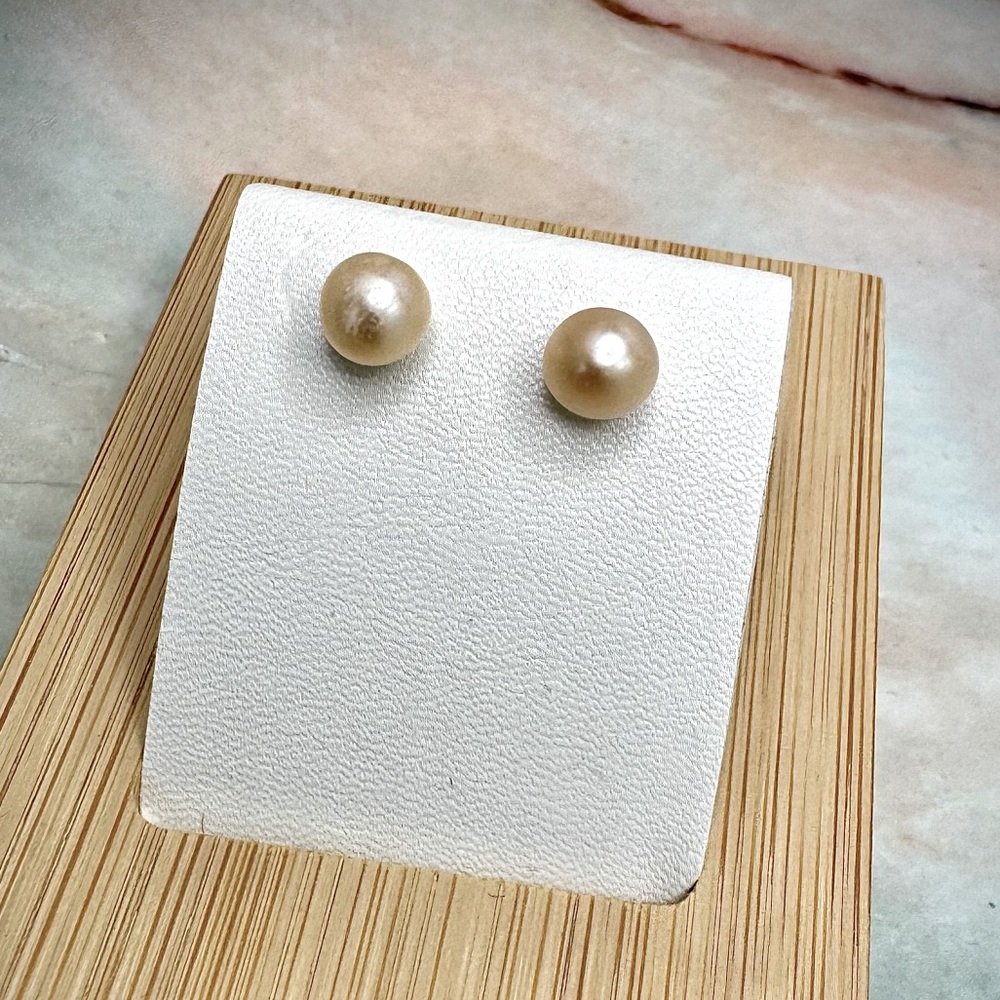 Freshwater Pearl Studs - Peach